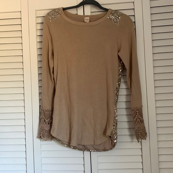 7th Ray Sequin Back Sweater - Picture 2 of 4